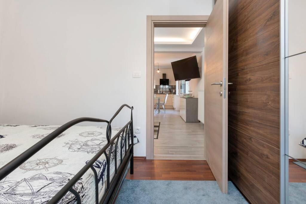 Predivan Novouredeni Apartman U Blizini Mora Banjole Luaran gambar
