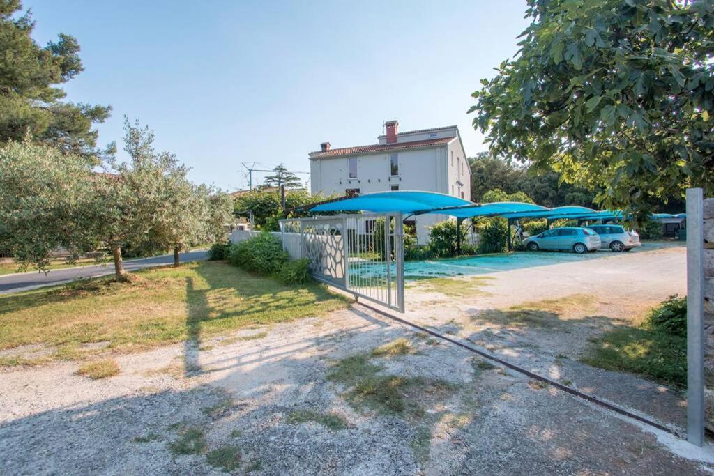 Predivan Novouredeni Apartman U Blizini Mora Banjole Luaran gambar