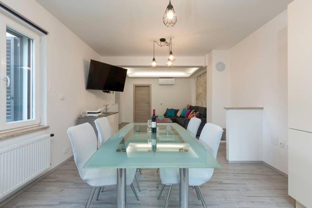 Predivan Novouredeni Apartman U Blizini Mora Banjole Luaran gambar